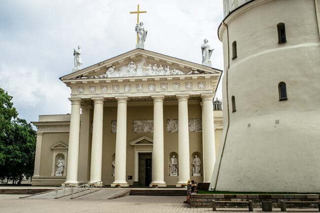 Kissing in front of Vilnius Cathedral