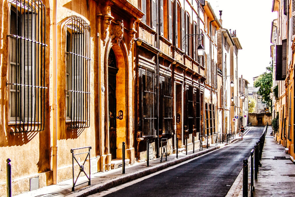 Narrow streets of Aix en Provence