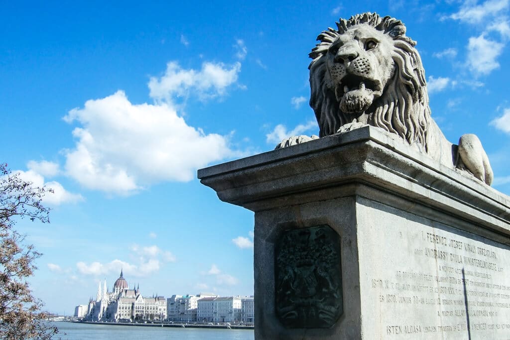 Chain Bridge and Parliament